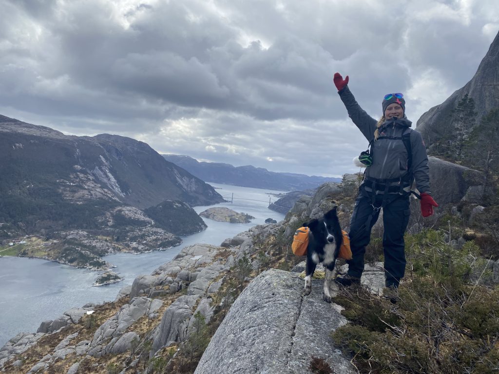 Flott langs Lysefjorden på vei til Hatten
